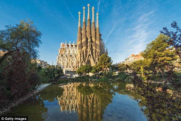 Vương cung thánh đường Sagrada Família được cấp phép xây dựng sau... 136 năm - 1
Vương cung thánh đường Sagrada Família
