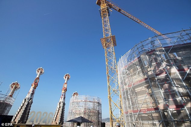 Vương cung thánh đường Sagrada Família được cấp phép xây dựng sau... 136 năm - 4
Hoạt động xây dựng sẽ được hoàn tất vào năm 2026, đúng tròn 100 năm sau khi kiến trúc sư Antoni Gaudi qua đời vì một vụ tai nạn giao thông và đã không thể hoàn tất công trình trứ danh gắn liền với tên tuổi của mình.