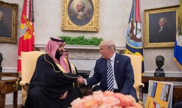 Ba điều cần biết về vị tỷ phú Ả-rập Xê-út muốn mua Man Utd - 3
Ông Mohammad bin Salman trong một lần gặp gỡ Tổng thống Mỹ Donald Trump