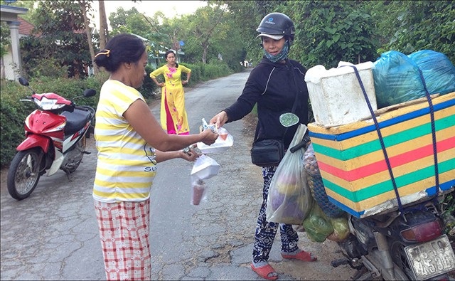 
Giao thức ăn cho khách
