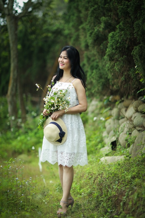 Nữ nhà báo xinh đẹp bén duyên với những trang thơ cháy bỏng - 1 Nhà báo, nhà thơ Hạnh Loan (Ảnh: NVCC)