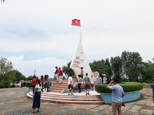 Phó Chủ tịch Thường trực Hiệp hội Du lịch ĐBSCL: “Làm du lịch là phải đẹp !” - 12 Mũi Cà Mau ở huyện Ngọc Hiển. Theo Chủ tịch Hiệp hội Du lịch tỉnh Sóc Trăng, cần mở tour du lịch riêng cho bán đảo Cà Mau ở 3 tỉnh Sóc Trăng, Bạc Liêu và Cà Mau.