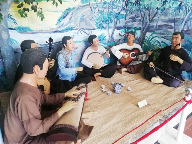 Phó Chủ tịch Thường trực Hiệp hội Du lịch ĐBSCL: “Làm du lịch là phải đẹp !” - 5 Ông Phan Đình Khuê cho rằng: Đờn ca tài tử chỉ là tài nguyên du lịch.