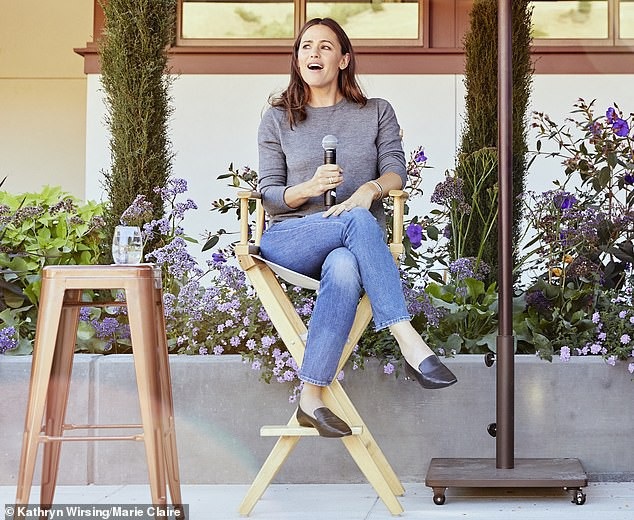 Jennifer Garner: Đã không còn muốn ngoan hiền sau khi ly dị - 2 Jennifer Garner: Đã không còn muốn ngoan hiền sau khi ly dị - 2