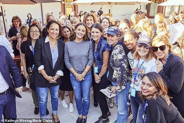 Jennifer Garner: Đã không còn muốn ngoan hiền sau khi ly dị - 6
Jennier Garner muốn truyền nguồn năng lượng tích cực cho những người phụ nữ xung quanh.