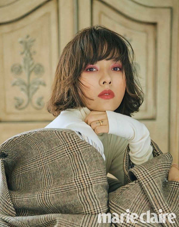 “Nữ hoàng gợi cảm xứ Hàn” Lee Hyori tái xuất - 2
Dù rút khỏi sân khấu ca nhạc vài năm nay từ khi kết hôn vào năm 2013 nhưng sức hút của Lee Hyori chưa bao giờ giảm sút.