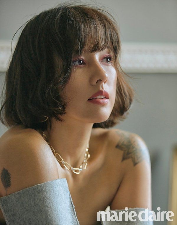 “Nữ hoàng gợi cảm xứ Hàn” Lee Hyori tái xuất - 1
Lee Hyori trở lại đầy ấn tượng với ngoại hình mới mẻ trên tạp chí Marie Claire, số tháng 10/2018. Nữ diễn viên 39 tuổi cắt tóc ngắn và trang điểm theo phong cách trẻ trung.