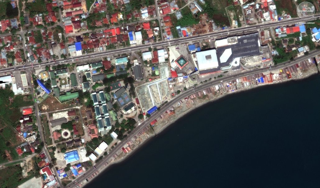 Những ngôi làng Indonesia trước và sau khi bị động đất/sóng thần san phẳng - 1 Những ngôi làng Indonesia trước và sau khi bị động đất/sóng thần san phẳng - 1