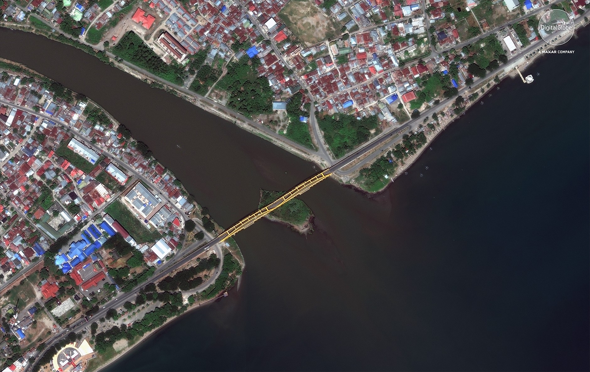 Những ngôi làng Indonesia trước và sau khi bị động đất/sóng thần san phẳng - 9 Những ngôi làng Indonesia trước và sau khi bị động đất/sóng thần san phẳng - 9