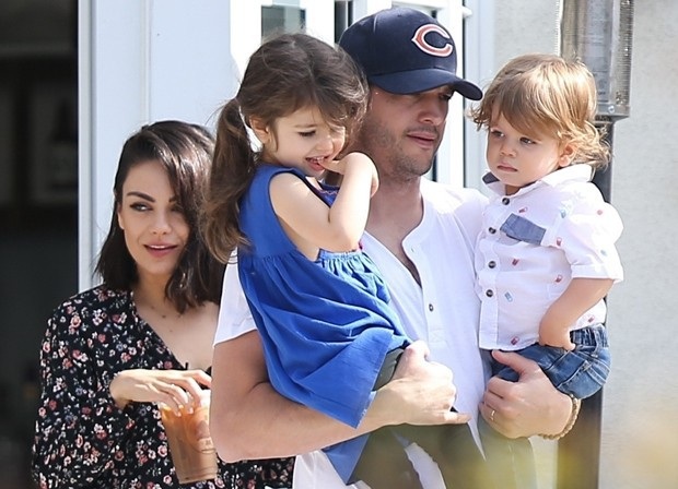 Mila Kunis và Ashton Kutcher: Từ yêu không ràng buộc tới cặp tình nhân hạnh phúc ở Hollywood - 5
Ashton và Mila quen nhau từ khi vẫn đang là những cô bé và cậu bé. Họ từng là bạn một thời gian dài trước khi quyết định yêu nhau.