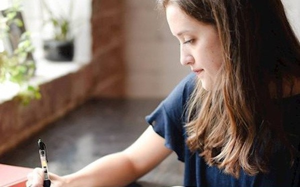 Kiếm 6.000 USD mỗi ngày nhờ viết trích dẫn "mùi mẫn" trên Instagram - 1 Laura Belgray