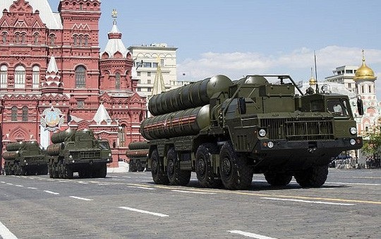 Máy bay quân sự lớn nhất thế giới đưa S-300 của Nga đến Syria - 2
Hệ thống phòng không S-300 của Nga. Ảnh: AP