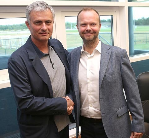 Ba điều Phó chủ tịch Ed Woodward cần làm để cứu Man Utd - 1 Phó chủ tịch Woodward cần hỗ trợ HLV Mourinho cho đến hết mùa giải