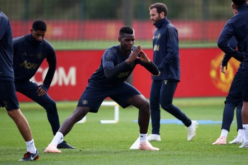 Pogba cười tươi trên sân tập nhưng… tránh mặt HLV Mourinho - 6