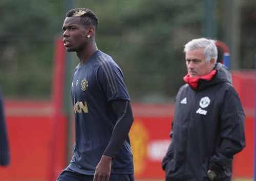 Pogba cười tươi trên sân tập nhưng… tránh mặt HLV Mourinho - 9
