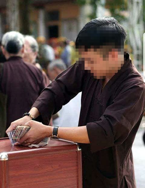 Hà Nội: Nghi án mất hàng trăm triệu đồng tiền công đức trong lễ dựng chuông - 2 Hà Nội: Nghi án mất hàng trăm triệu đồng tiền công đức trong lễ dựng chuông - 2