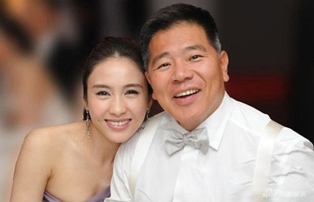 
Dù chồng phải ngồi xe lăn và hơn cô khá nhiều tuổi nhưng Lê Tư vẫn rất trân trọng anh bởi sự chân thành cùng tình yêu anh dành cho cô và gia đình cô.
