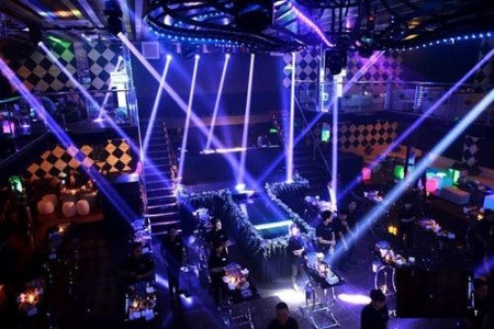 Vũ trường, quán karaoke phải đóng cửa trước 2 giờ sáng - 1