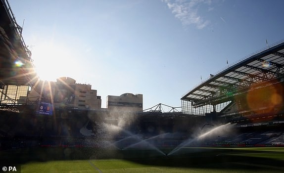 
Công tác chuẩn bị sân Stamford Bridge được gấp rút tiến hành
