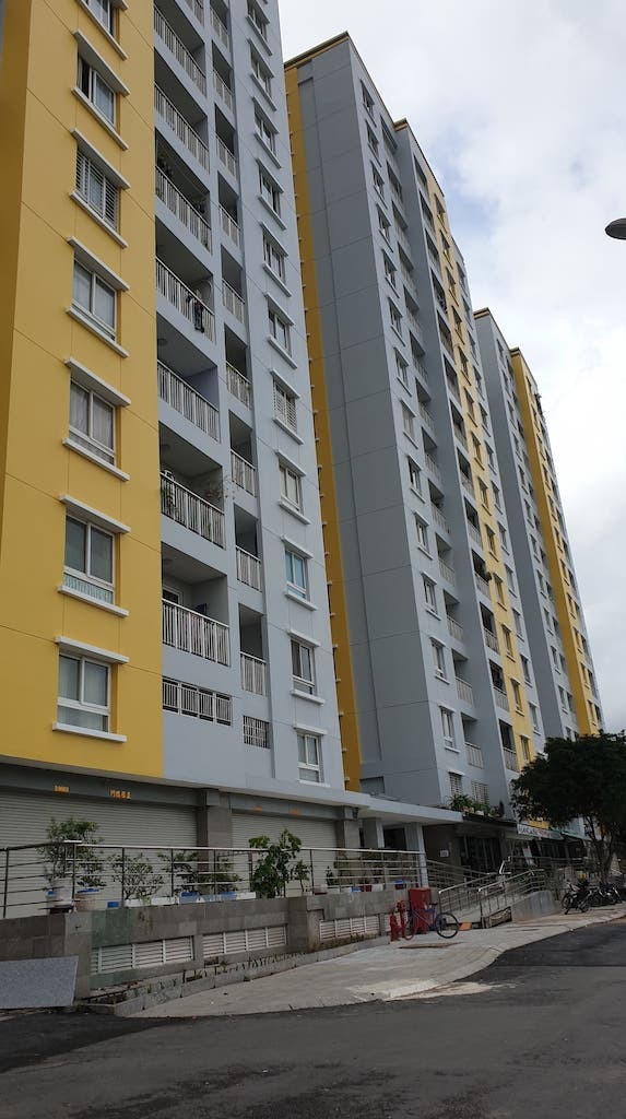 
Hình ảnh chung cư Carina 7 tháng sau vụ cháy kinh hoàng.
