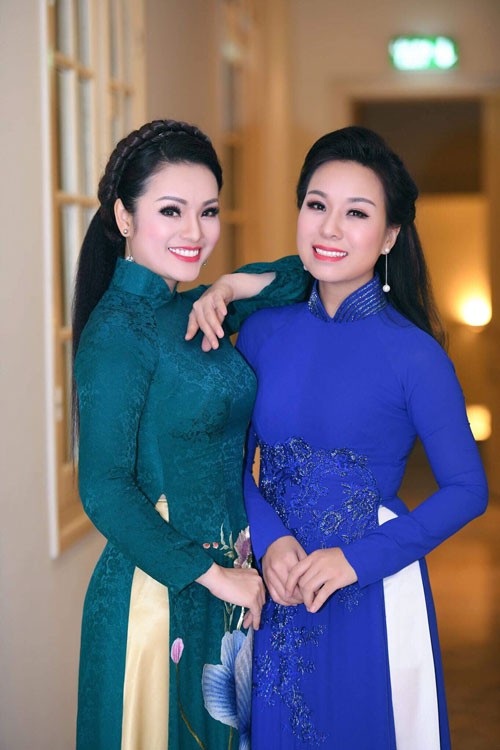 Sao Mai Thu Hà đọ vẻ đẹp duyên dáng bên Tân Nhàn - 4 Tân Nhàn và Thu Hà đều là những người bạn thân từ thủa sinh viên, chia ngọt sẻ bù, đói khổ cùng nhau. Trước đó, Thu Hà và Tân Nhàn cũng đã cùng nhau ra mắt một album song ca chung tạo hiệu ứng tích cực.