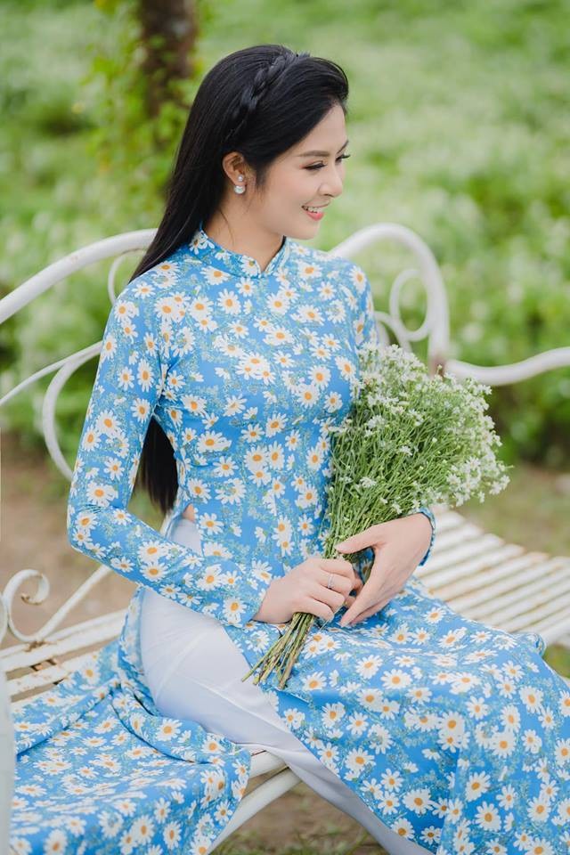 Sao Việt và những câu chuyện vừa xúc động, vừa đáng yêu về mẹ - 2 Ước mơ trở thành NTK đã khơi dậy trong Ngọc Hân từ những ngày đi chợ vải với mẹ. Giờ đây ước mơ đó đã trở thành sự thực.