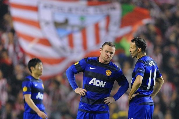 Rooney (trái) và Giggs là hai trong số những cầu thủ kiểm soát phòng thay đồ Man Utd