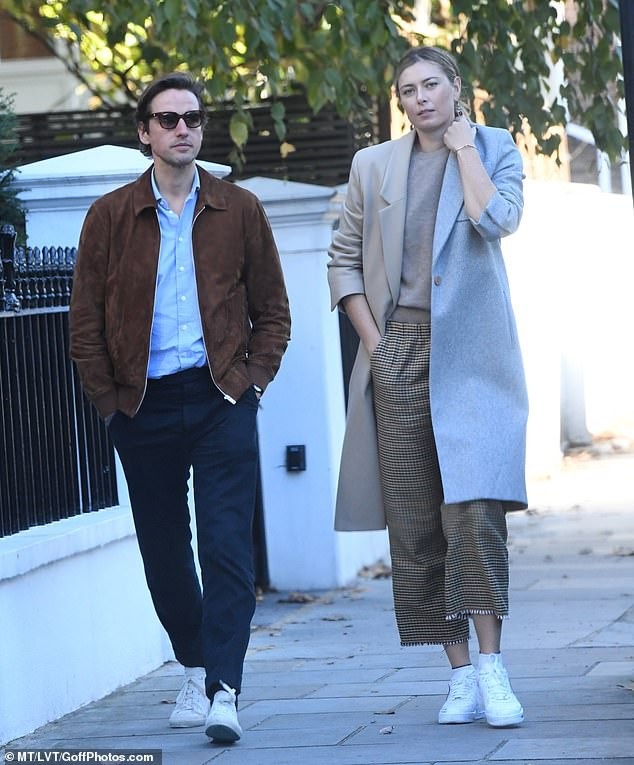 
Đây là lần hiếm hoi thợ săn ảnh bắt gặp hoa hậu quần vợt và bạn trai xuất hiện bên nhau
