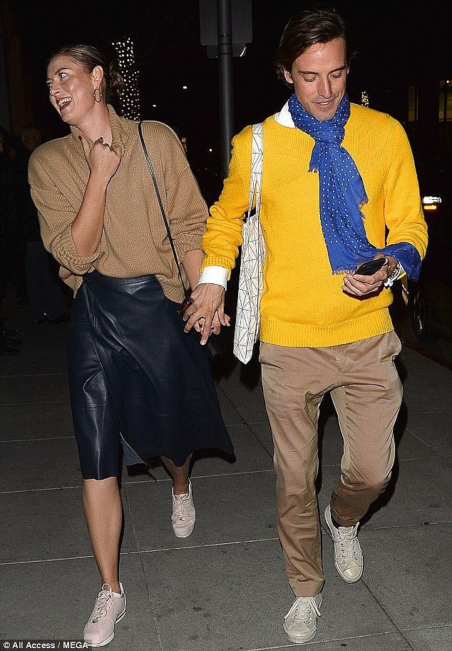 
Alexander là thương gia nổi tiếng nước Anh, người khá thân thiết với gia đình Hoàng gia.
