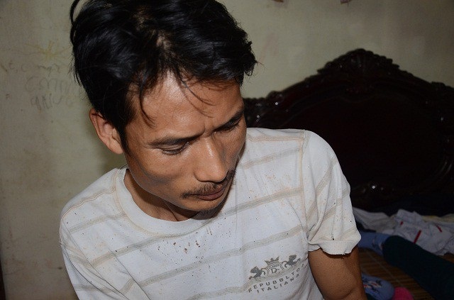 Nghẹn lòng lời khẩn cầu của người mẹ ung thư giai đoạn cuối - 12
Anh Nguyễn Văn Đà ( chồng chị Tuệ), vốn ốm yếu từ nhỏ, nay vợ con lâm trọng bệnh, anh không biết xoay sở ra sao!?