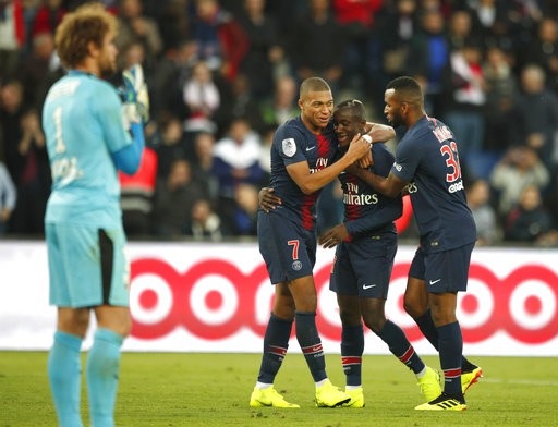 Mbappe lập công, PSG thắng 10 trận liên tiếp - 2
PSG toàn thắng cả 10 trận ở Ligue 1 mùa này
