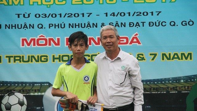 “Myanmar vẫn chưa đủ sức làm khó đội tuyển Việt Nam” - 1 Cựu HLV Đoàn Minh Xương (phải) - ảnh: Trọng Vũ