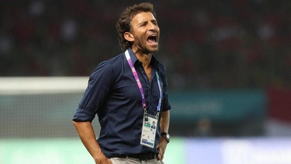 HLV “bỏ trốn” của Indonesia gây sốc, đòi lương ngang ngửa Mourinho - 1
HLV Luis Milla Aspas đòi hỏi mức lương quá cao