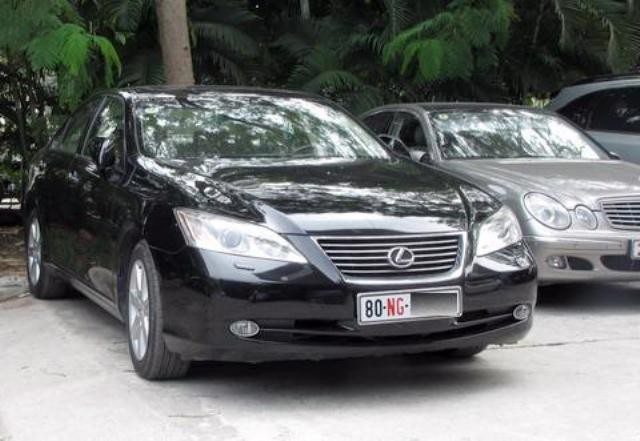 Xe cũ cuối năm hạ giá trăm triệu; Dân Việt vẫn "dài cổ" chờ xe giá rẻ - 4 Lạt mềm có buộc chặt được kẽ hở của dòng xe biển ngoại giao!?