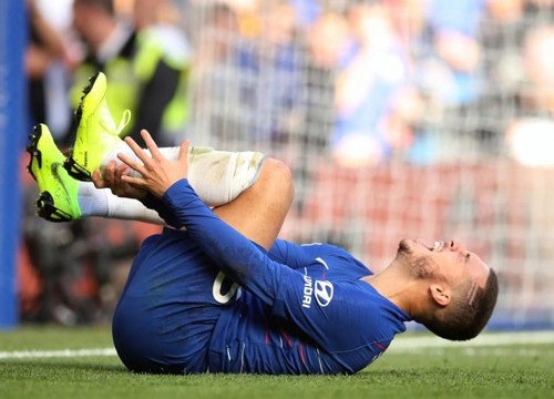 Chelsea bất ngờ đón tin buồn từ Eden Hazard - 1
Eden Hazard dính chấn thương ở trận gặp MU