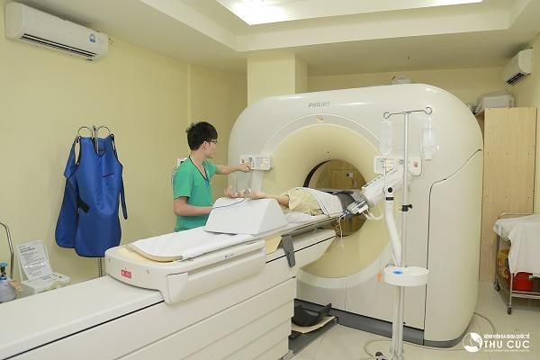 Mỗi ngày 12.000đ, cả đời không sợ ung thư vú - phụ khoa - 3 Chụp CT được chỉ định để xác định giai đoạn bệnh, đánh giá sự xâm lấn của khối u vào các cơ quan xung quanh