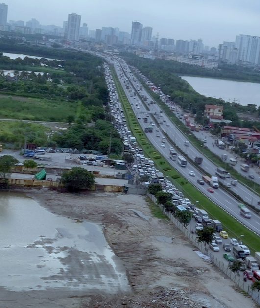 Hà Nội: “Bến xe hiện đại nhất cả nước” chỉ hoạt động vài năm? - 1 Tuyến đường cửa ngõ phía Nam Hà Nội thường xuyên bị ùn tắc kéo dài