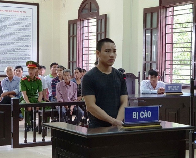Đâm chết người can ngăn sau ẩu đả vì tai nạn giao thông - 1 Bị cáo Nguyễn Quang Thành tại phiên tòa.