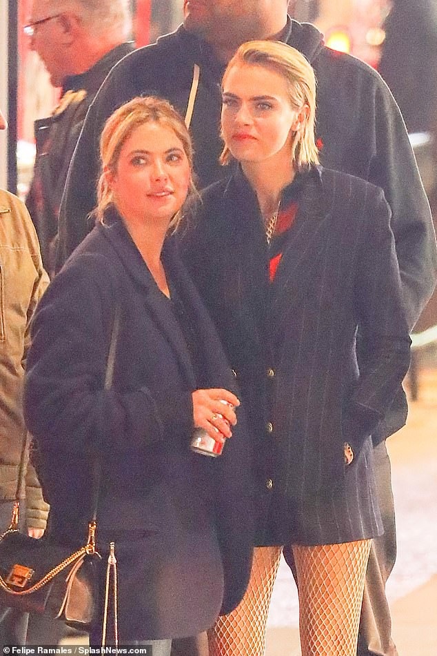 Cara Delevingne tình tứ bên bạn gái - 3
Có nhiều tin đồn cho rằng Cara Delevingne và Ashley Benson đã chia tay