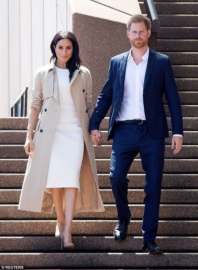 
Chiếc áo cổ điển và tinh tế
