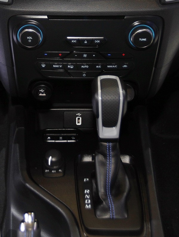 Ford Ranger Raptor chốt giá gần 1,2 tỉ đồng - 12 Ford Ranger Raptor chốt giá gần 1,2 tỉ đồng - 12