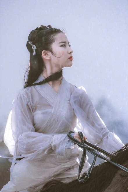 Lưu Diệc Phi xinh đẹp như nữ thần - 6
Cùng tham gia với Lưu Diệc Phi trong phim này còn có nam tài tử Chân Tử Đan, nữ minh tinh Củng Lợi và nam diễn viên nổi danh của dòng phim võ thuật - Lý Liên Kiệt.