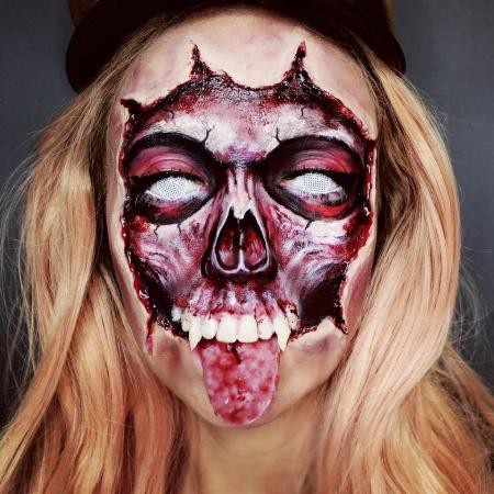 Bạn có dám mang những khuôn mặt này trong đêm Halloween? - 1 Hộp sọ Halloween của Julia Wunderlich được hoàn chỉnh với một chiếc lưỡi giả