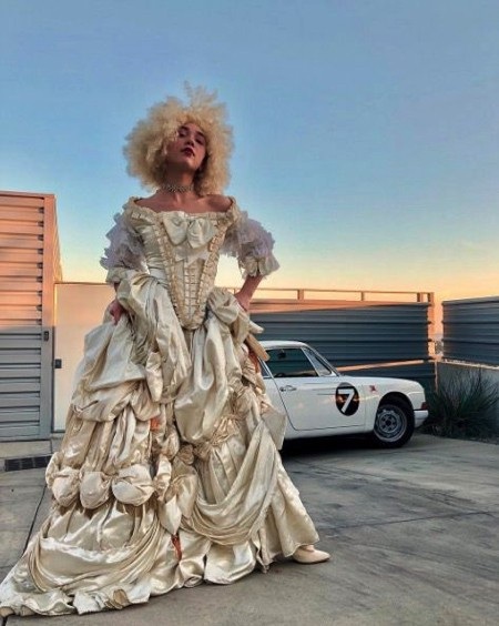 Ngẩn ngơ với những màn hoá trang Halloween đẹp mê mẩn - 11 Rowan Blanchard quả thực hợp với hình tượng hoàng hậu Marie Antoinette cao sang
