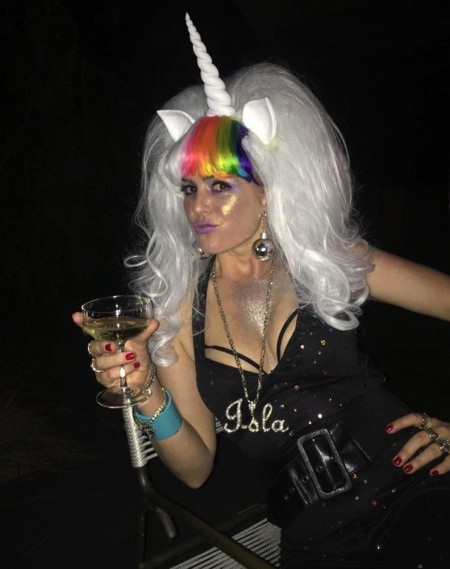 Ngẩn ngơ với những màn hoá trang Halloween đẹp mê mẩn - 9 Isla Fisher quả là một chú kỳ lân mộng mơ