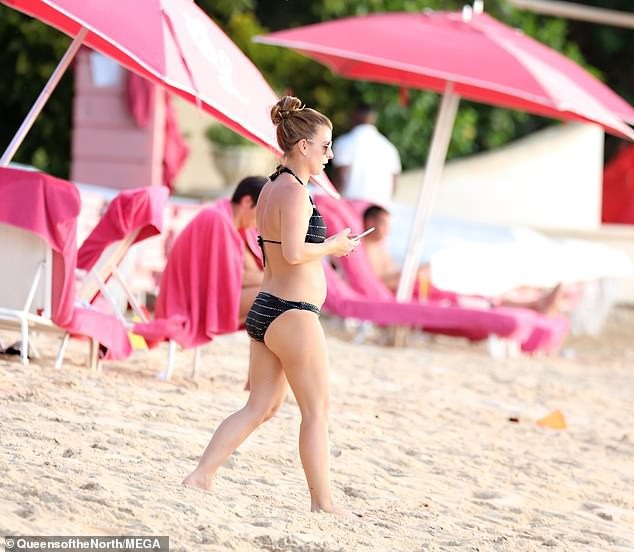 Coleen Rooney tự tin diện bikini sau khi sinh nở - 6
Cặp đôi có với nhau 4 cậu con trai ngộ nghĩnh, đáng yêu