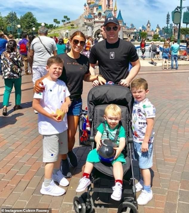 Coleen Rooney tự tin diện bikini sau khi sinh nở - 13 Coleen Rooney tự tin diện bikini sau khi sinh nở - 13