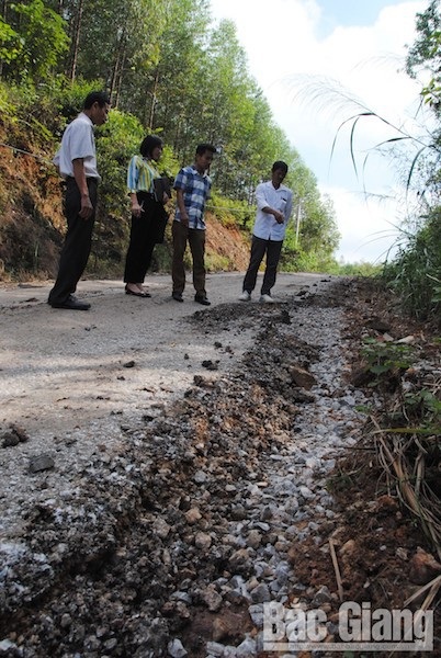 Công ty cổ phần Khai thác khoáng sản Bắc Giang: Đổ thải trái phép gây nguy hại cho người dân - Ảnh 3. Công ty cổ phần Khai thác khoáng sản Bắc Giang: Đổ thải trái phép gây nguy hại cho người dân - Ảnh 3.
