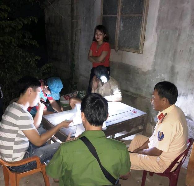 Cát tặc lộng hành, “rút ruột” dòng sông giữa đêm tối - Ảnh 2. Cát tặc lộng hành, “rút ruột” dòng sông giữa đêm tối - Ảnh 2.