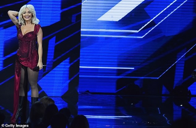 
Khi 13 tuổi, tôi trưởng thành nhanh hơn những cô gái khác; Tôi có bộ ngực và vòng ba lớn hơn các bạn và tôi ghét nó. Tôi đã mặc đồ gen để bó sát cơ thể khi học khiêu vũ của tôi với hi vọng mọi thứ nhỏ đi
